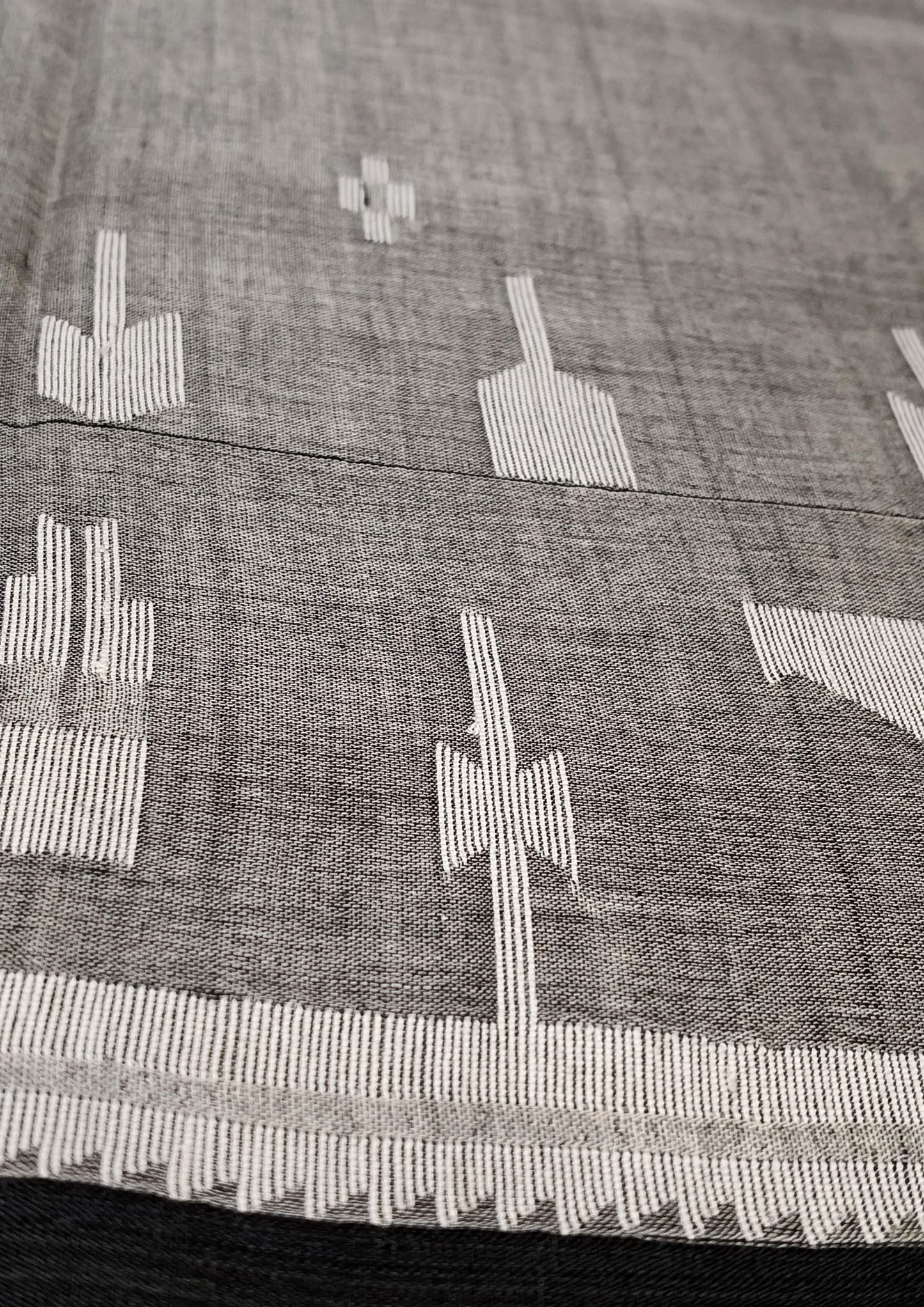 Cotton Jamdani Chir Buti Saree- Grey